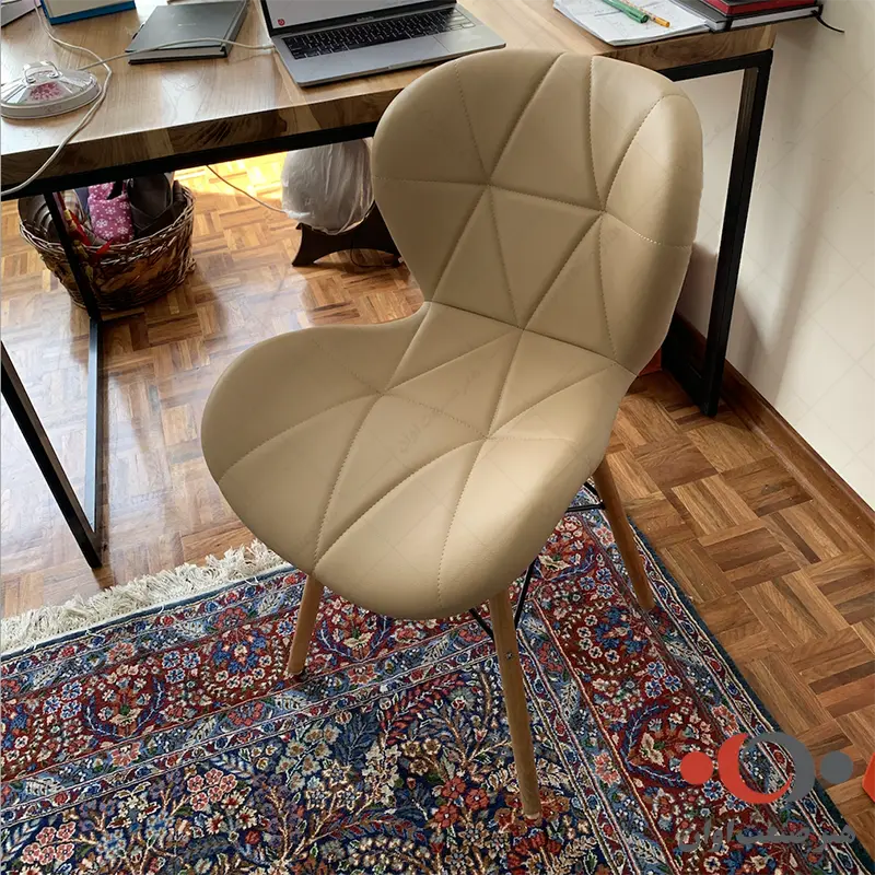 صندلی لارا چرمی پایه چوبی